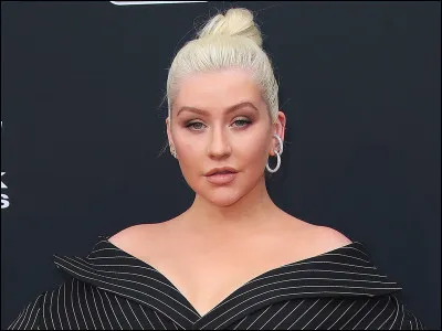 Cette chanteuse est :