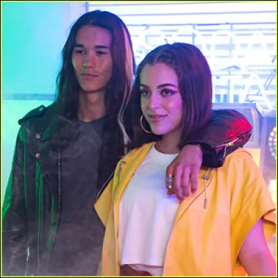 Comment s'appelle la chanson en solo d'Ariel Martin ?