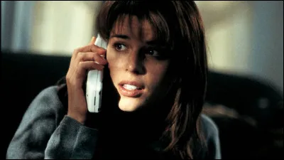 Dans quel film, le premier d'une saga, voit-on Neve Campbell ainsi ?