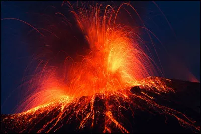 Et que fait un volcan effusif s'il entre en éruption ?