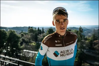 Le cycliste français Romain Bardet a remporté l'édition 2016 du Tour de France.