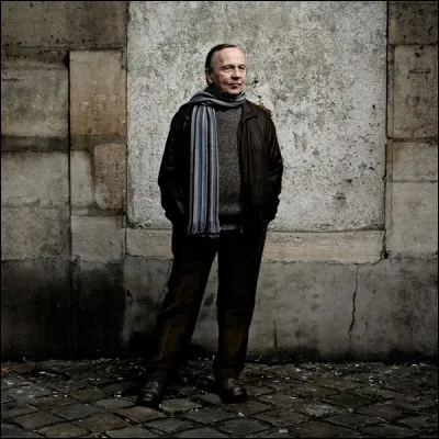 "Une petite robe de fête" (1991) est un livre de Christian Bobin.