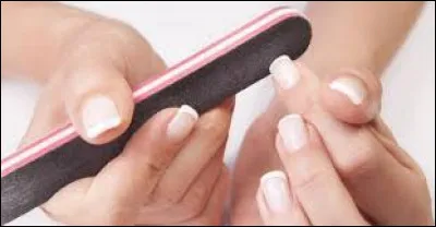 Mettez "ongles" derrière cette capitale et ça vous donnera le nom d'outil destiné au soin des ongles.