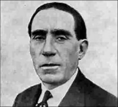 Son nom est Renault, quel est le prénom de ce fondateur en 1899 de sa marque automobile ?