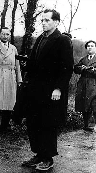 En 1956, Régine Fays, une jeune femme enceinte de 19 ans, est assassinée dans un champs par le père de son enfant, Guy Desnoyers. Quelle était alors la profession de ce dernier ?