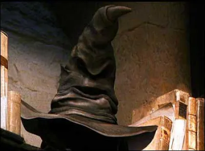 Tu arrives dans la Grande Salle. &Agrave; la r&eacute;partition, o&ugrave; veux-tu que le choixpeau t'envoie ?