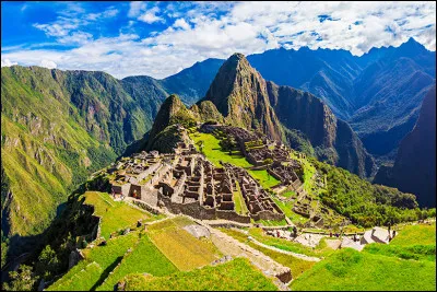 Où se trouve le drapeau du Pérou ?