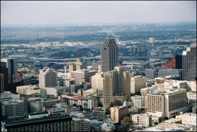 Dans quel Etat se trouve la grande ville de San Antonio ?