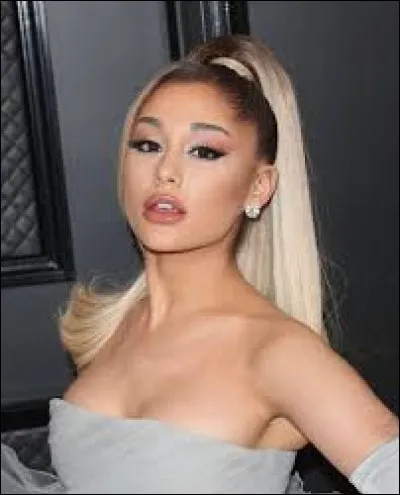 Ariana Grande est une chanteuse anglaise.
