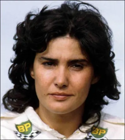 Poursuivons avec cette femme, qui a été une pilote automobile et qui a notamment couru dans l'un des championnats les plus dangereux au monde. Quel est son nom ?