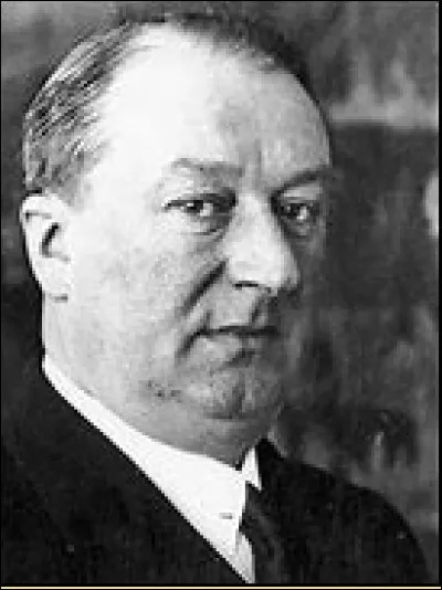 Je vous présente Etorre Bugatti, fondateur de la marque automobile éponyme. Ettore a implanté sa marque automobile à Molsheim dans le Bas-Rhin en 1909. Dans quel pays M. Bugatti a-t-il créé sa marque automobile en 1909 ?