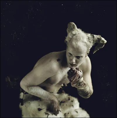 Quand Pan naquit, sa m&egrave;re &eacute;pouvant&eacute;e l'abandonna, Herm&egrave;s le transporta sur l'Olympe o&ugrave; il fit rire tous les dieux, dont un en particulier. Lequel ?