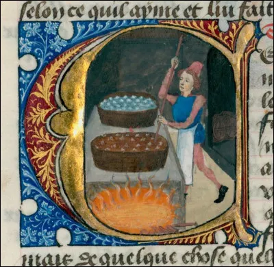 Au Moyen Âge, comment s'appelle le droit que s'arrogent les seigneurs pour contraindre des paysans à utiliser, contre rémunération, des équipements collectifs parmi lesquels la brasserie ?