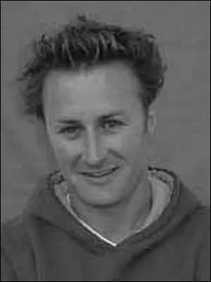 Je suis recherch pour avoir import des quipements de golf, je n'hsite pas  tuer, je m'illustre aussi dans de nombreux braquages meurtrier, ma tte est  100 000 $. Qui suis-je ?