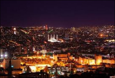 Dans quel pays est située la ville d'Ankara ?