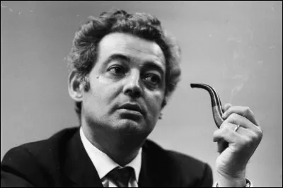 Quel bijou est indissociable de Pierre ?