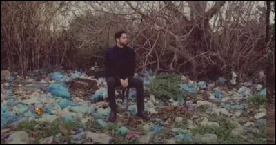 La bêtise humaine me surpasse, surtout la pollution, qui tue et embête des animaux qui n'ont rien demandé. Quel animal se situe sur ce lieu ?