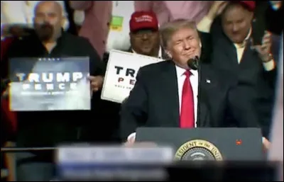 Les meetings de Trump ont beaucoup de supporters humains comme animaux, quel animal se situe sur la photo ?