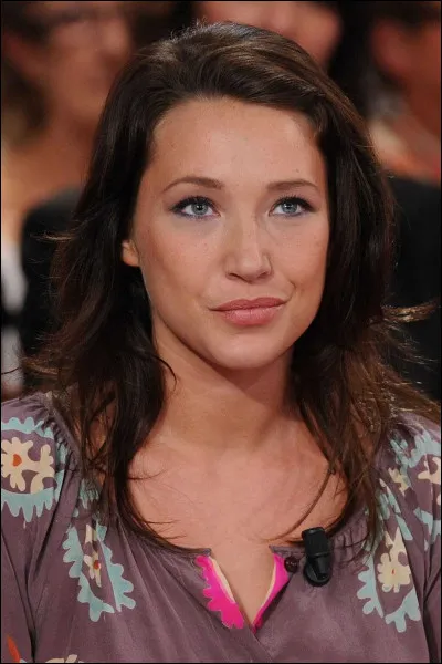 En 2003, elle fait ses débuts au cinéma dans le film "Les Corps impatients" réalisé par Xavier Giannoli. Quelle récompense reçoit-elle pour son rôle ?