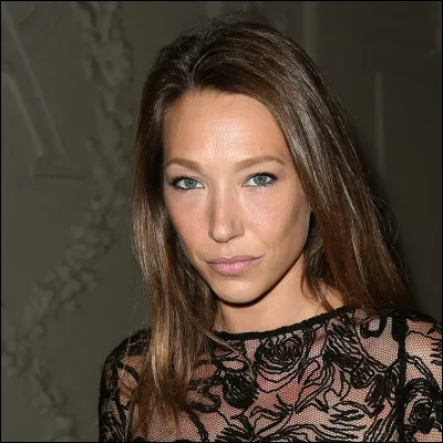 Avec quel acteur partage-t-elle l'affiche du film "La Demoiselle d'honneur" de Claude Chabrol, sorti en 2004 ?