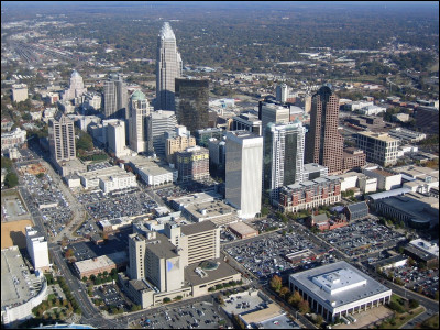 De quel Etat Charlotte est-elle, avec ses 800 000 habitants, la plus grande ville ?