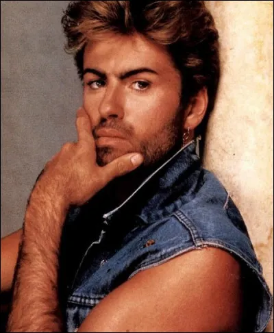 Ce chanteur a d'abord été connu grâce à son groupe Wham, qui est-il ? Il est aussi décédé en 2016.