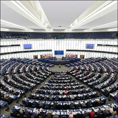 Qui a été la première personne élue à la tête du Parlement européen ?