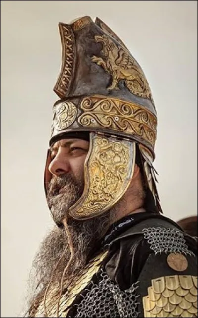 Peuple de la région des Carpates ( actuelle Roumanie), l'empereur Trajan décida de les soumettre une fois pour toute en 106 av J.-C. Qui sont-ils ?