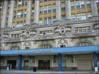 Quelle série télévisée met en scène la vie du service des urgences de l'hôpital universitaire Cook County de Chicago ?