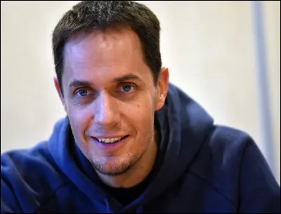 Quel est le vrai nom de ''Grand Corps Malade'' qui a passé trois mois dans le coma à l'hôpital, suite à une chute dans une piscine dont le niveau de l'eau était trop bas ?