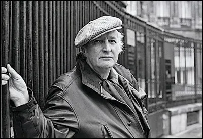 Qui est cet romancier, auteur du roman ''L'Hôpital. Une hostobiographie'' ?