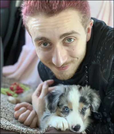 Comment s'appelle sa chienne ?