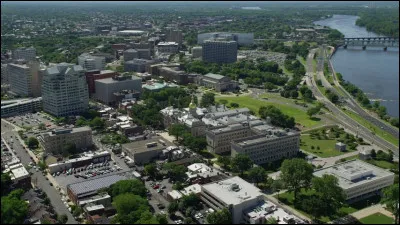 De quel Etat Trenton, ville de 85 000 habitants, est-elle la capitale ?