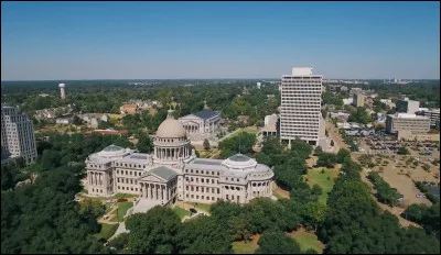 De quel Etat Jackson est-elle la capitale et la ville principale ?