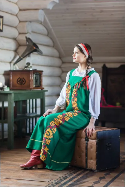 De quel pays est originaire le "sarafane" ?