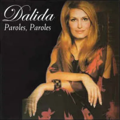 Quel acteur chante en duo avec Dalida dans le titre "Paroles... Paroles..." ?