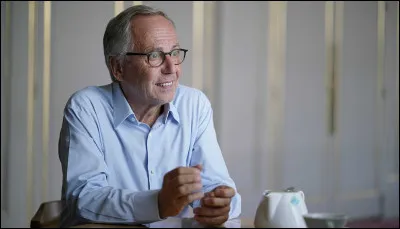 Fabrice Luchini apparait dans la saison...