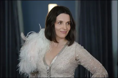 Juliette Binoche apparait dans la saison...