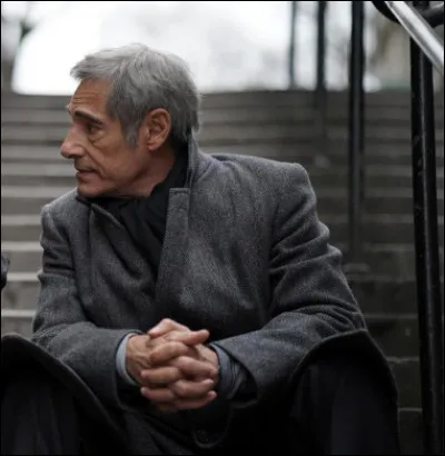 Gérard Lanvin apparait dans la saison...