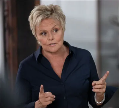 Muriel Robin apparait dans la saison...