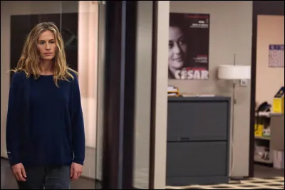 Cécile de France apparait dans la saison...