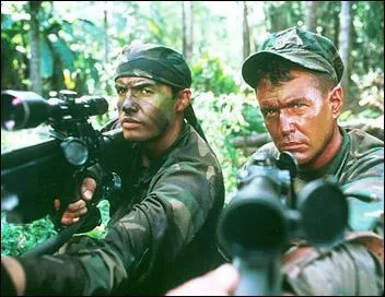 Il est aux cts de Tom Berenger dans :