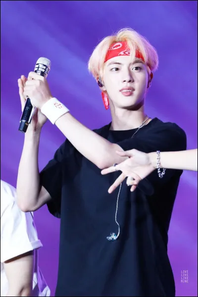 Quel est l'âge de Jin ?