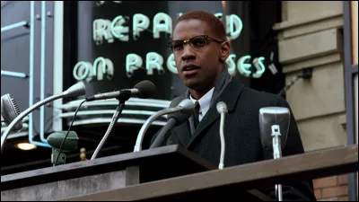 Norman 3X Butler, Thomas 15X Johnson et Talmadge Hayer, sont les assassins de Malcolm X le 21 février 1965 durant un discours de Malcolm X. Quelle arme a touché une première fois Malcolm X ?
