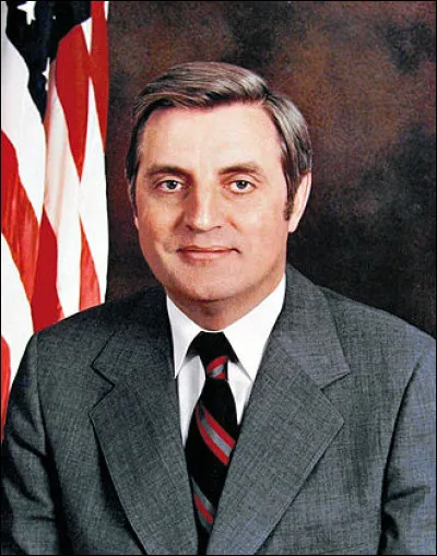 Vice-président de Carter du 20 janvier 1977 au 20 janvier 1981, il est à nouveau candidat au poste de vice-président en 1980 puis candidat démocrate à la présidentielle de 1984, largement battu par Reagan.