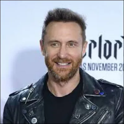 Quelle chanteuse pose sa voix sur la chanson "Let's Love" de David Guetta ?