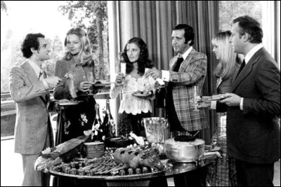 Dans le film "Tout le monde il est beau, tout le monde il est gentil réalisé" par Jean Yanne, qui joue le rôle du président de Radio Plus ?