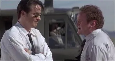 Quel acteur joue le marshall Vince Larkin qui cherche  tout prix  aider Nicolas Cage  contrer les vads ?