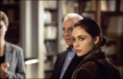 Quel cinéaste français a réalisé le film "Nelly et Mr. Arnaud" (1995) ?