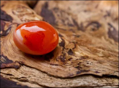 Quelle pierre fine apercevons-nous ici ?